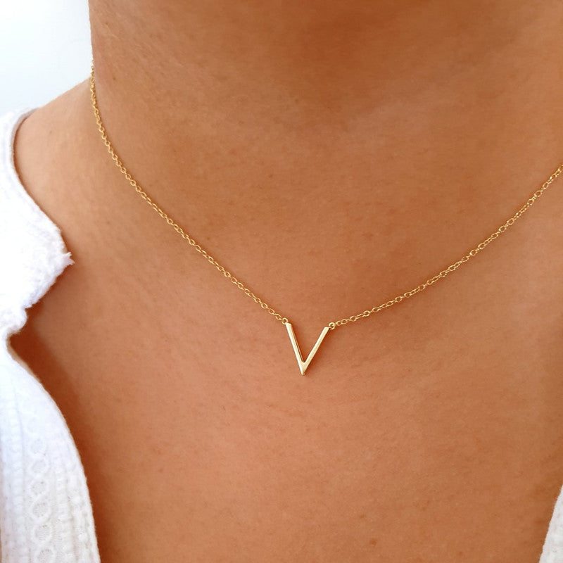 Collier simple en acier inoxydable en forme de V pour femme