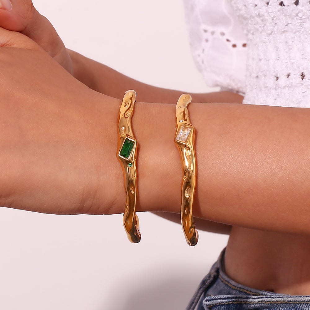 Bracelet en acier inoxydable plaqué or 18 carats avec zircons