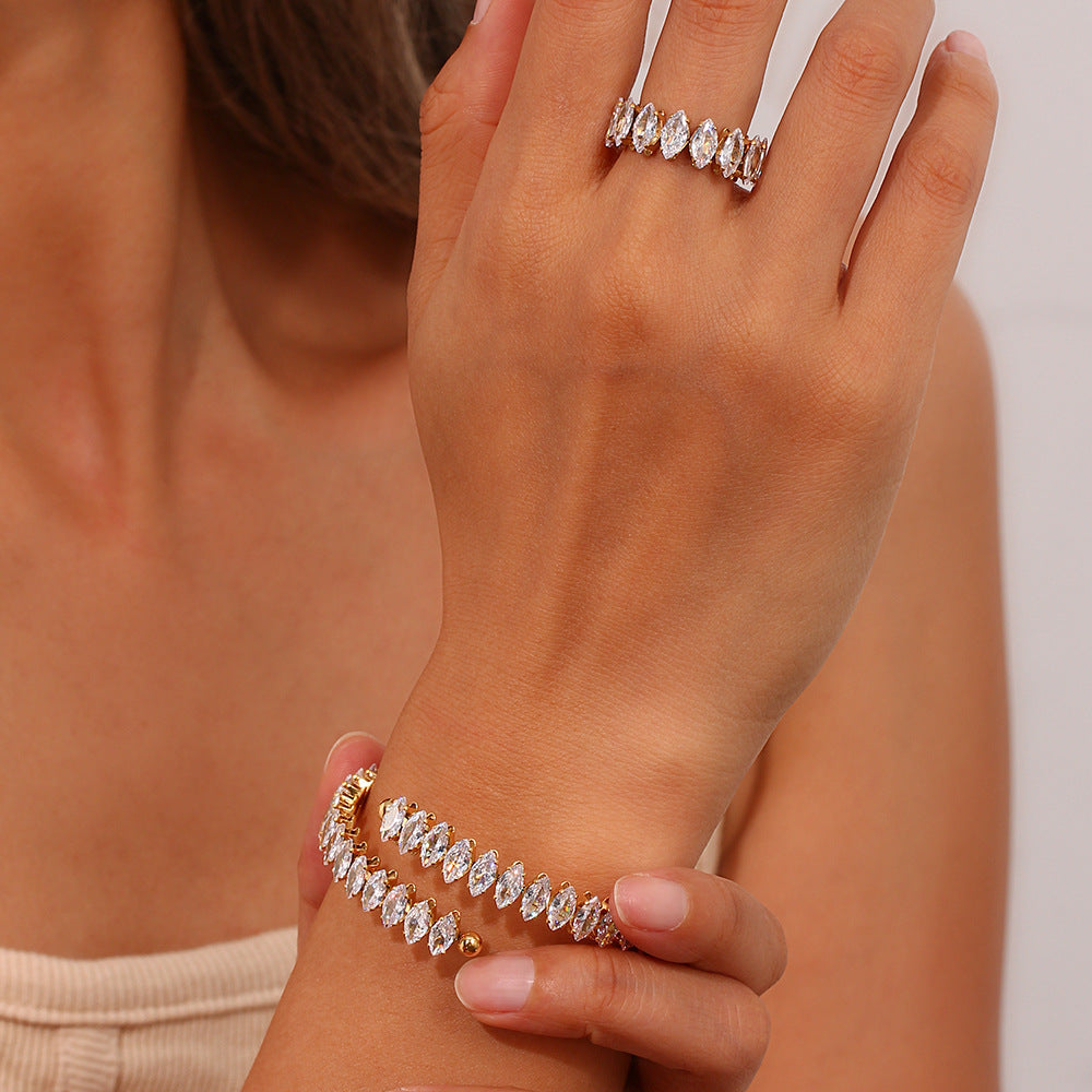 Bracelet pour femme en acier inoxydable plaqué or avec diamants